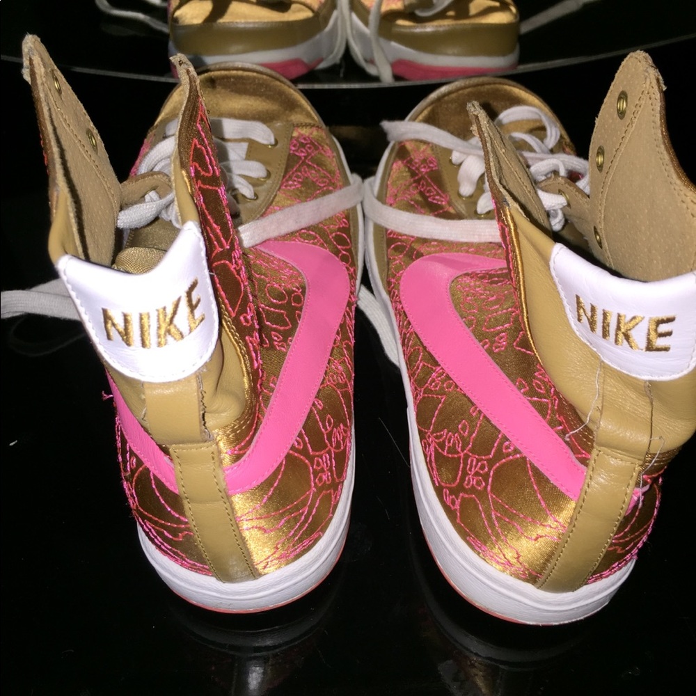 Sneaker - Picture 2 of 4